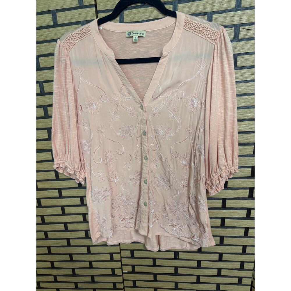 Democracy Peach Embroidered Top Size Medium‎
